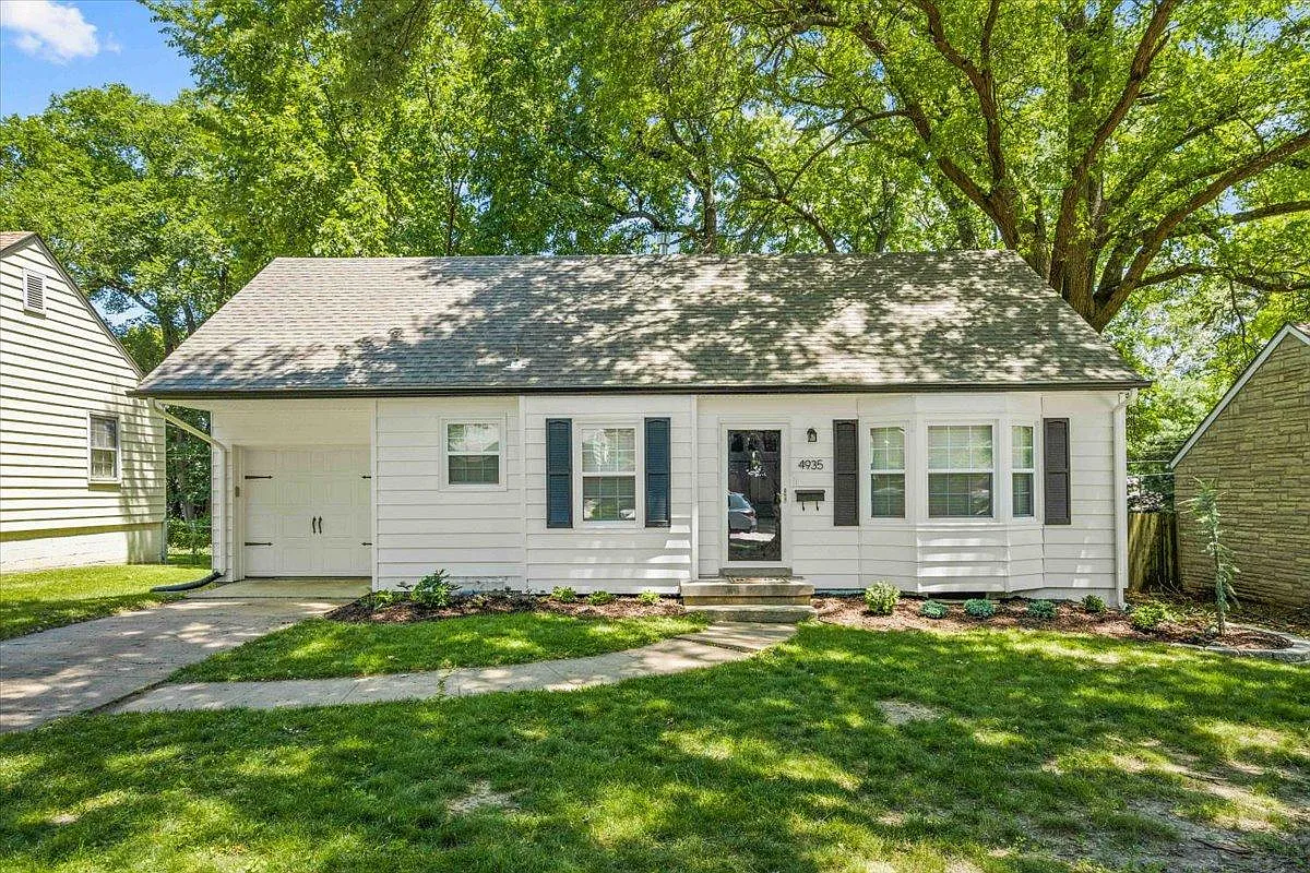 4935 Rosewood Dr — Photo 1