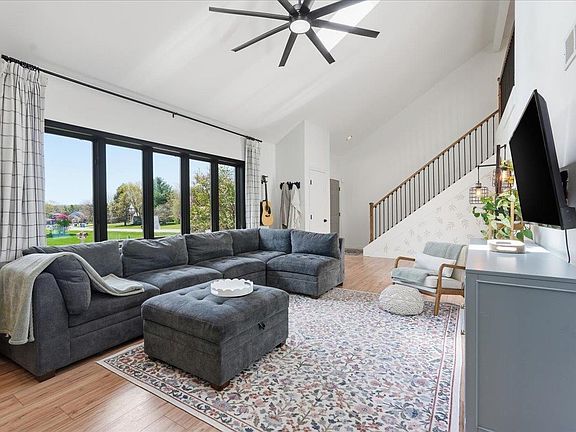4th image of 6715 Forest Park Dr