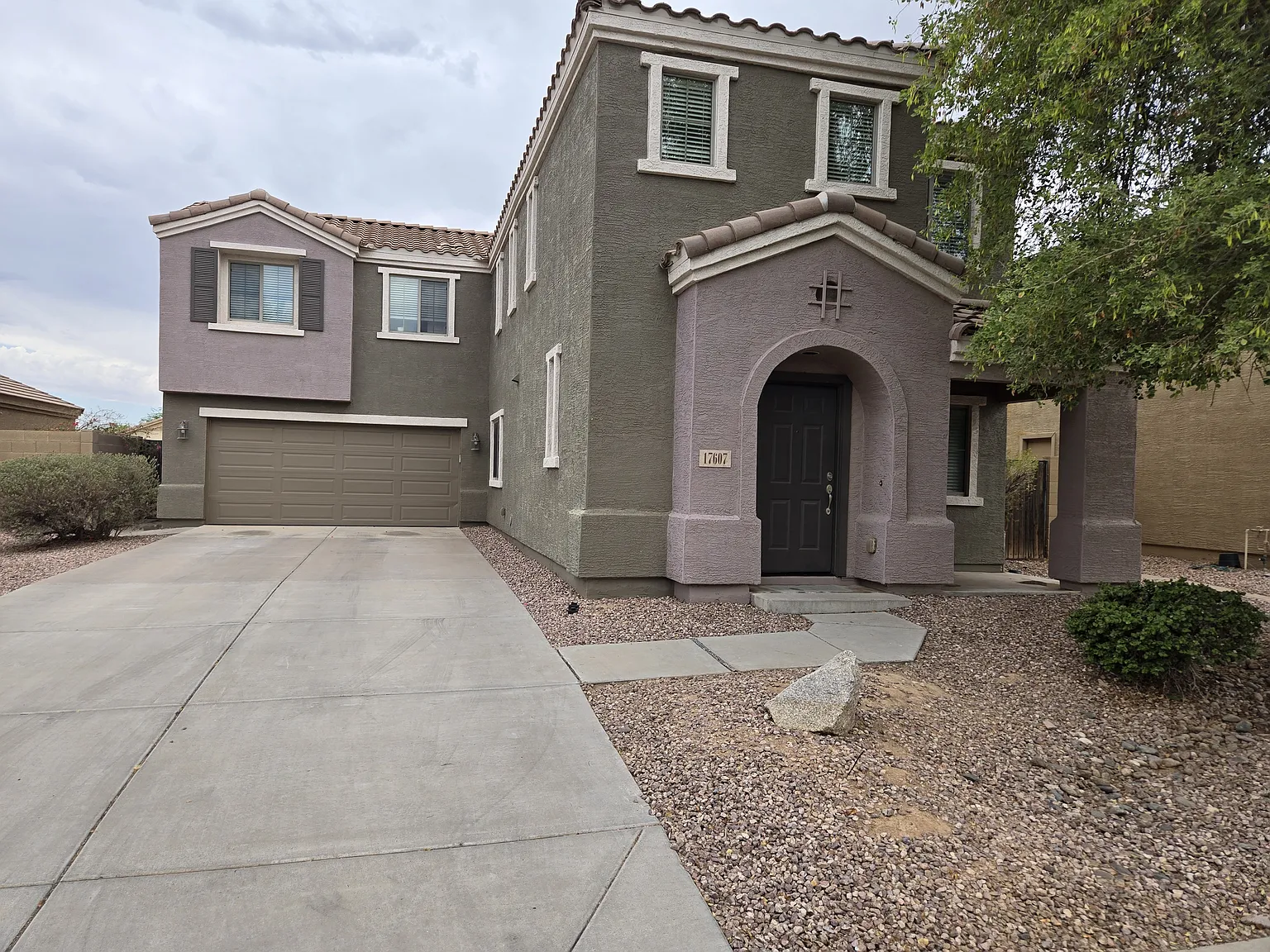 3 bed, 2.5 bath, 2136 sqft, $2,100 — Photo 2