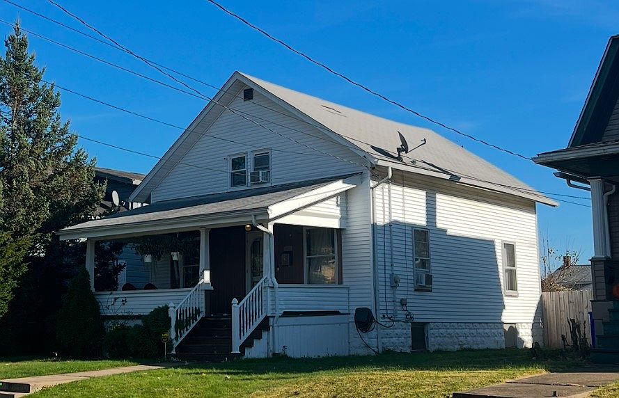 2nd image of 1014 Winslow Ave