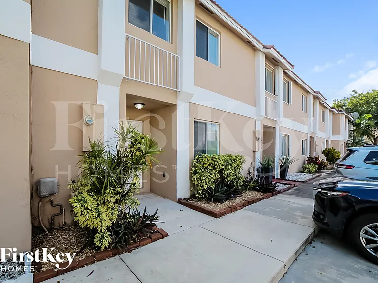 14048 SW 179th St — Photo 2