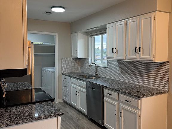4th image of 9778 Appletree Place
