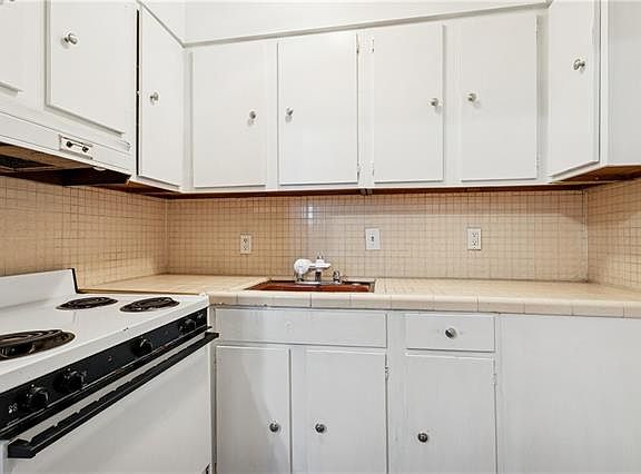 3rd image of 807 Bourbon St #5-2B
