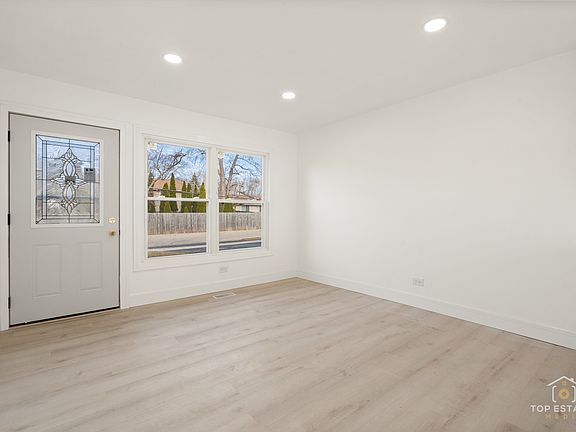 5th image of 2391 Poplar Ave