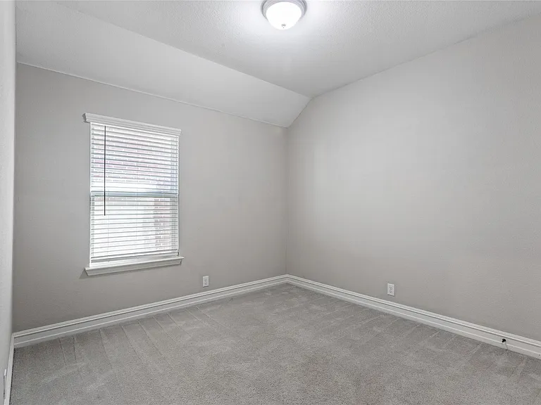 2904 Redbud Ln — Photo 17