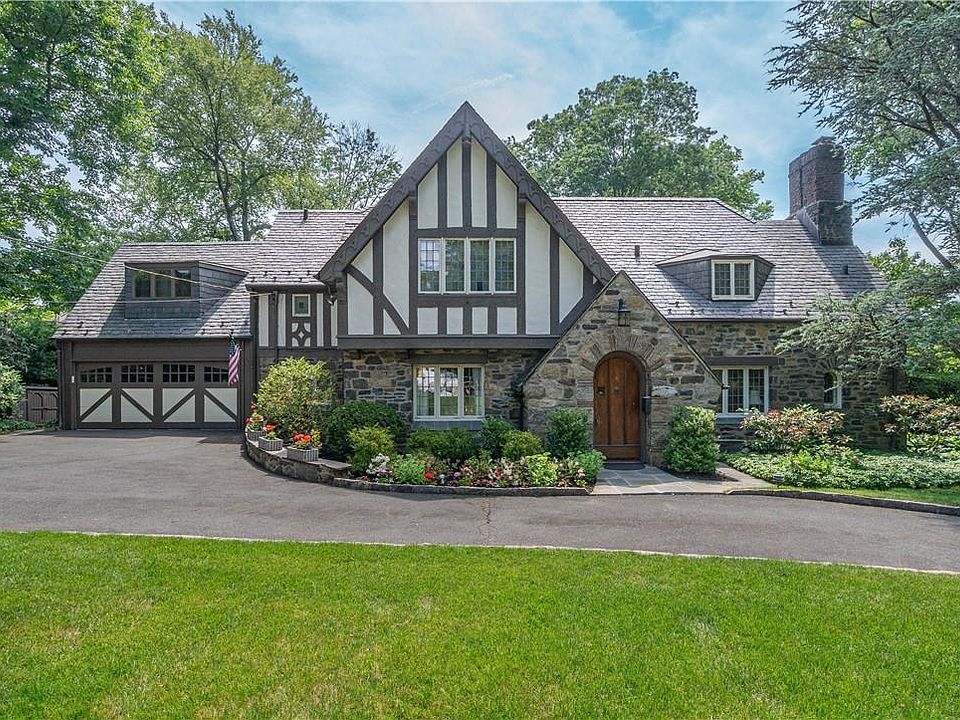 1st image of 8 Woods Lane