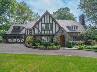 8 Woods Ln, Scarsdale, NY 10583