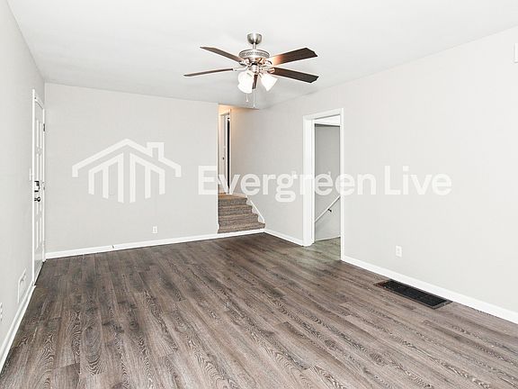 3rd image of 1025 Dawn Dr