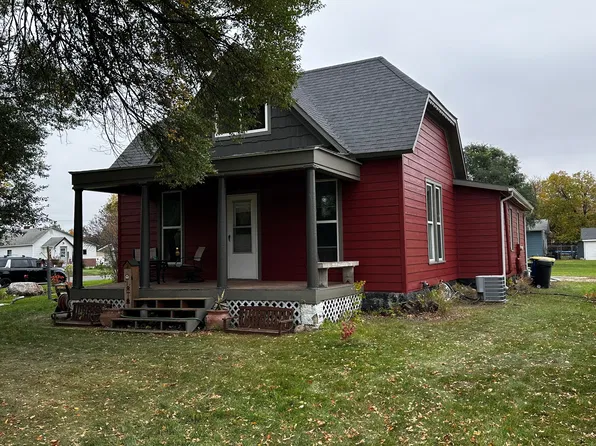304 4th St S, Ellendale, ND 58436