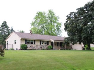 N50W16461 Maple Crest Ln, Menomonee Falls, WI 53051