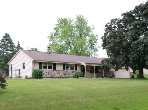 N50W16461 Maple Crest LANE, Menomonee Falls, WI 53051