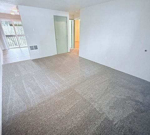3rd image of 12430 SW Ash Ave APT 15