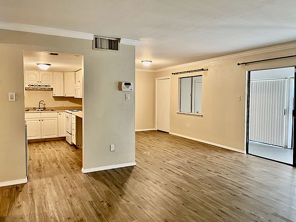 2nd image of 925 Country Club Ave