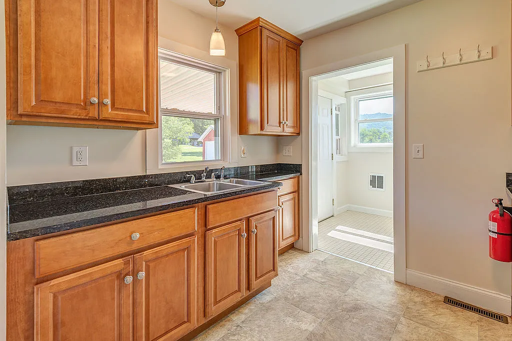 2 bed, $1,800 — Photo 3