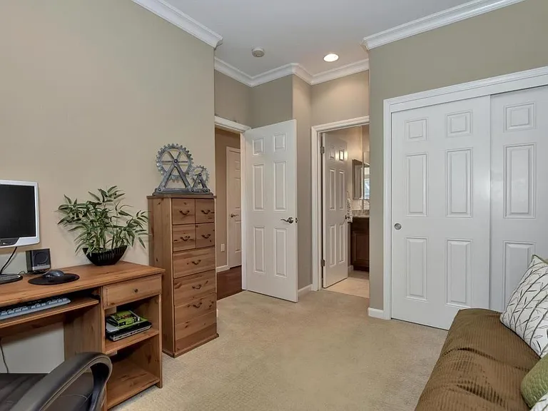 2218 Woodberry Ln — Photo 11