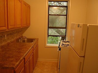 2nd image of 334 Montgomery St APT B3