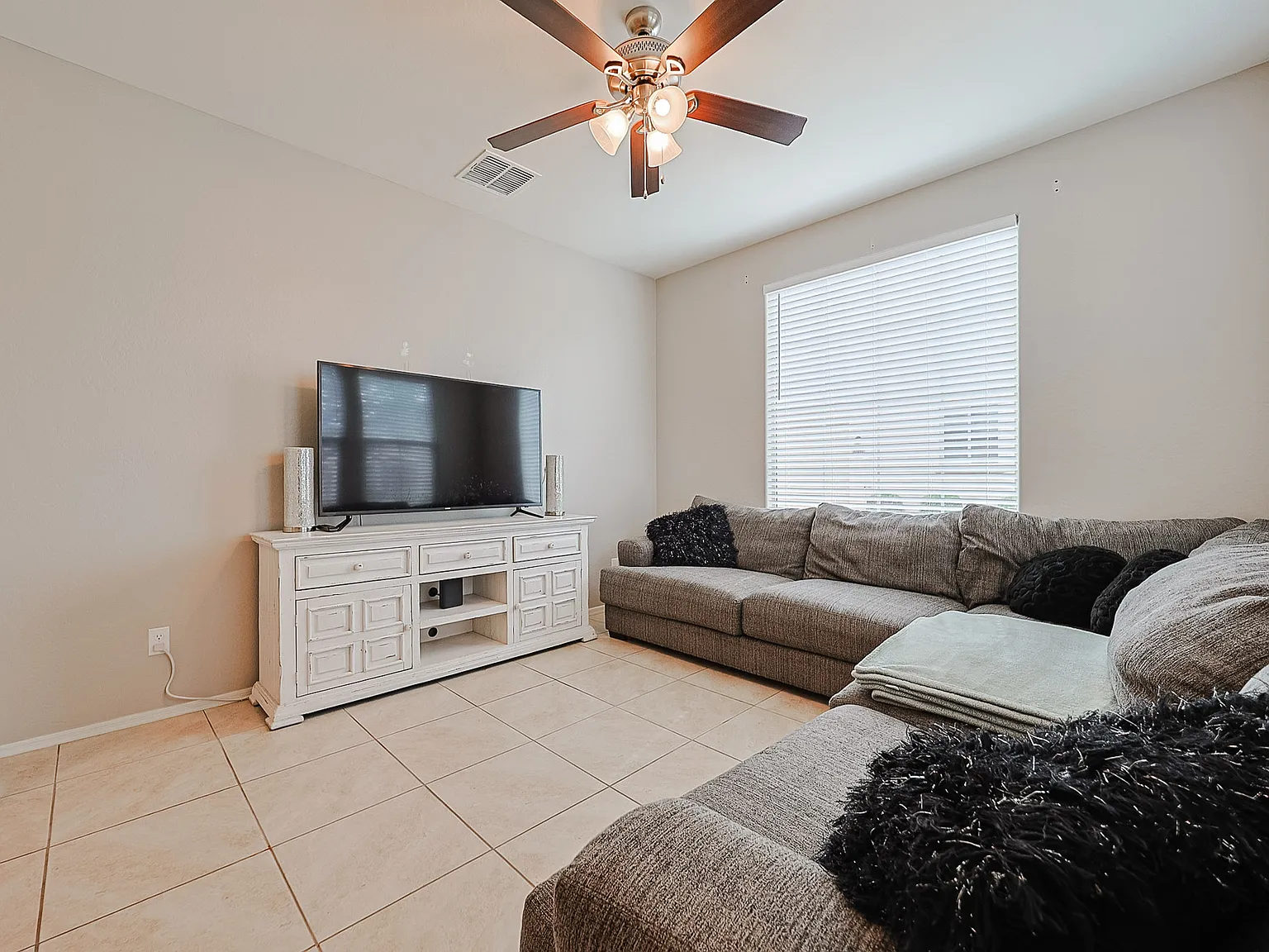 17717 W. Mandalay Ln — Photo 4