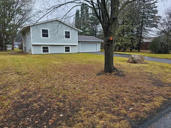 961 Western Dr, Chanhassen, MN 55317