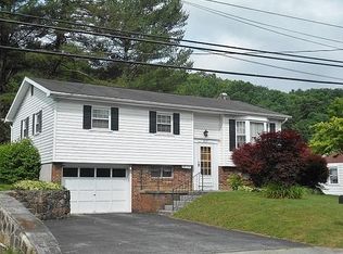 317 Edgewood Rd, Bluefield, VA 24605