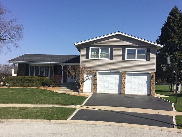1st image of 16536 Maple Ct