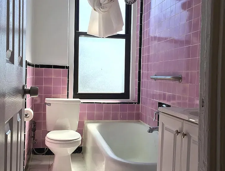 1543 W 1st St #F6 — Photo 7