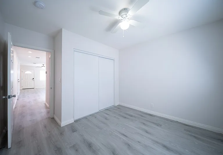120 E Shady Grove Dr — Photo 17