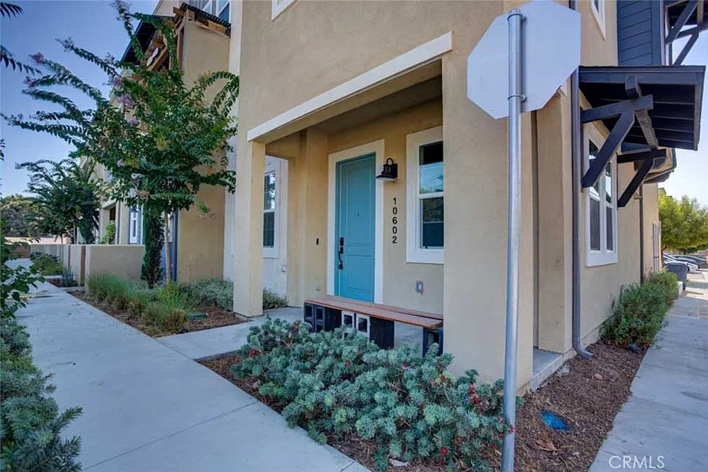 3 bed, 2.5 bath, 1670 sqft, $3,500 — Photo 4