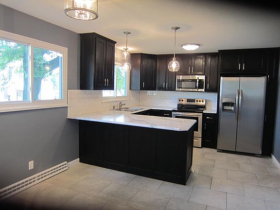 5th image of 811 Hilltop Dr