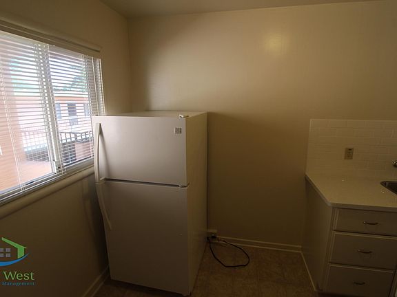 4th image of 33 E Empire St #203