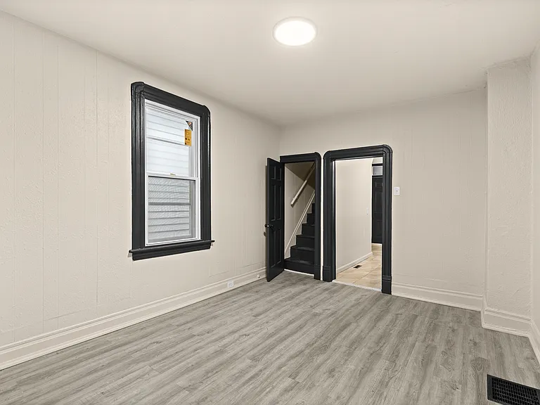 4057 Taft Ave — Photo 5