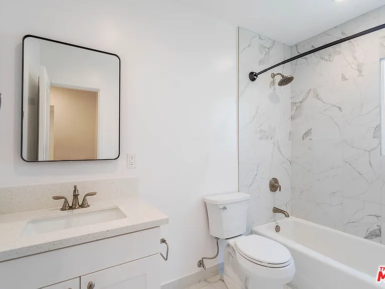815 W Glenoaks Blvd #A — Photo 18