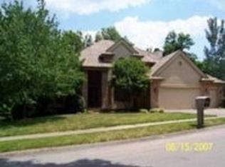 310 N Country Club Ct, Decatur, IL 62521