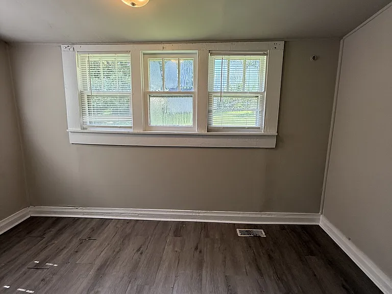 115 2nd St NW — Photo 6