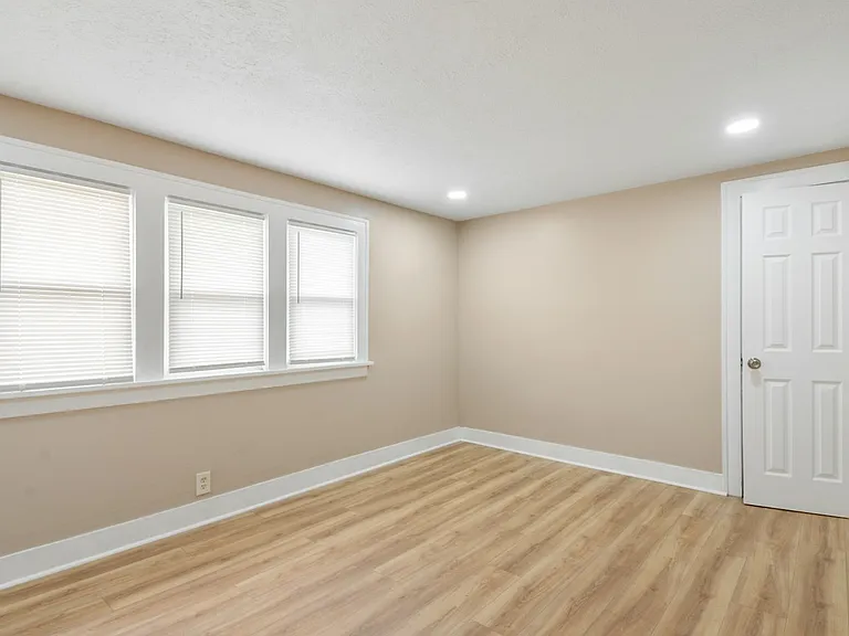 12805 Watterson Ave — Photo 7
