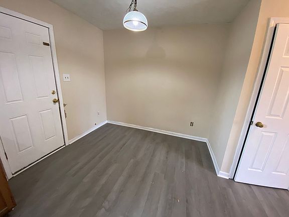 3rd image of 525 Lost Cir APT A