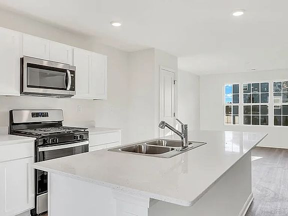3rd image of 891 Briar Glen Ct