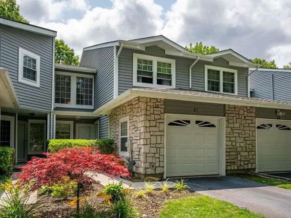 27 Greenwich Court #27, Holbrook, NY 11741