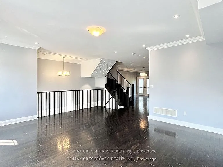 45 Plowman Ln — Photo 5