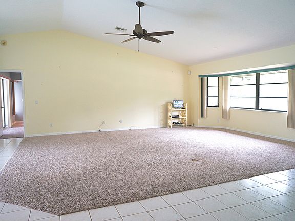 4th image of 23193 Aberdeen Ave