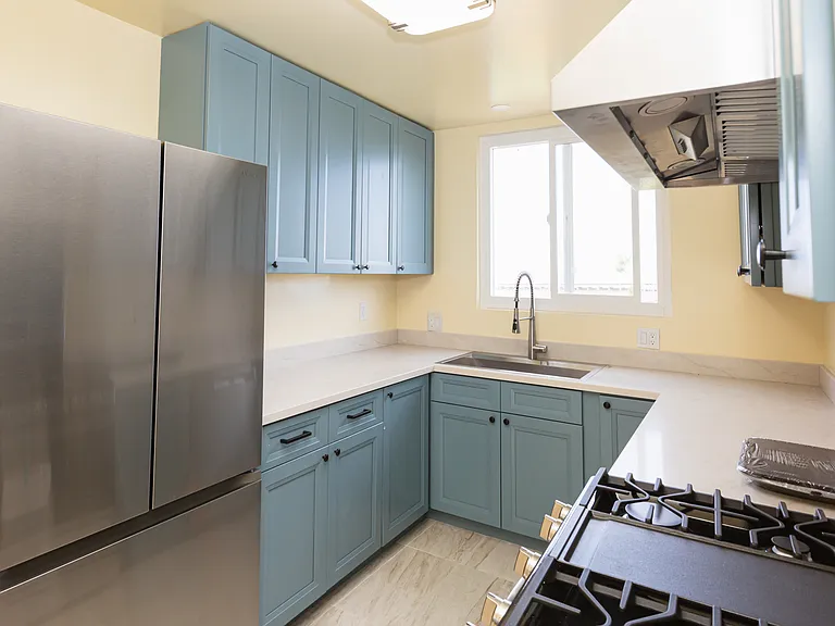 446 Niantic Ave — Photo 22