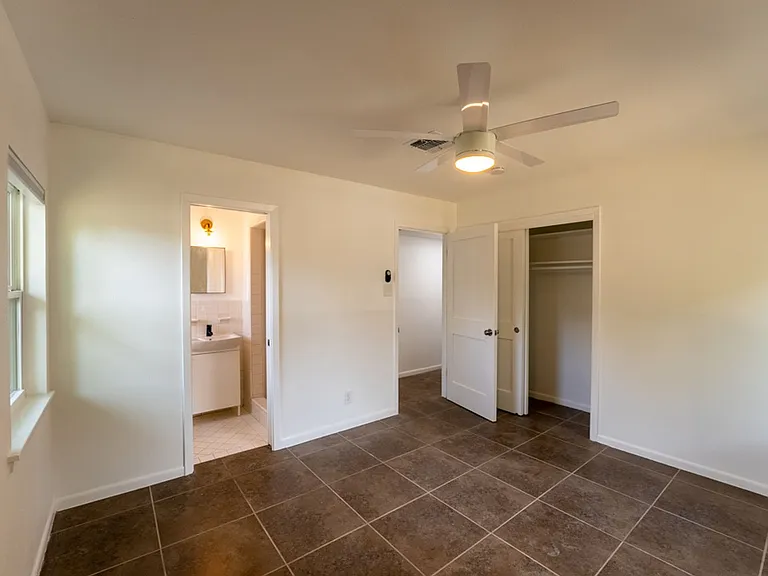 1307 Berkshire Dr — Photo 14