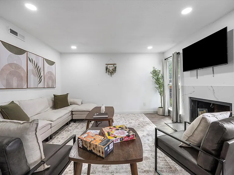 6413 Chimney Creek Cir — Photo 25