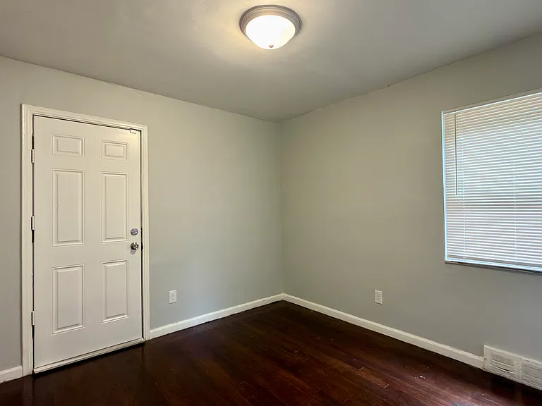 13618 Grandmont Ave — Photo 6