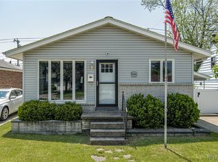 146 Woodcrest Dr, Amherst, NY 14226