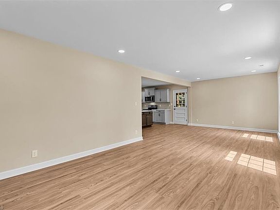 5th image of 1541 Norwich Rd