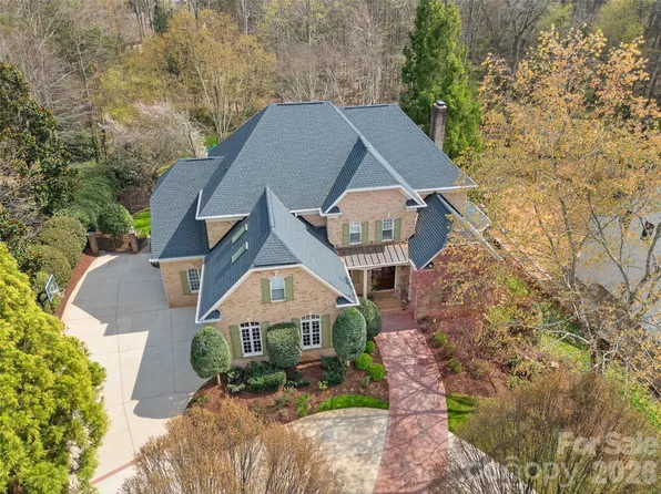 2095 Kings Manor Dr, Matthews, NC 28104