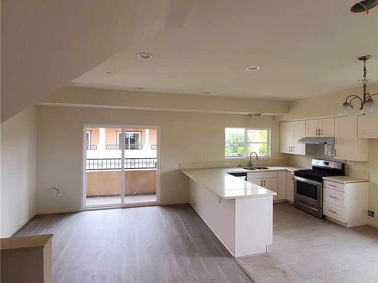 10341 Western Ave — Photo 3