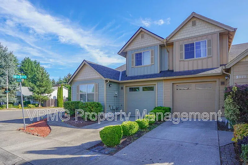 3 bed, 2.0 bath, 1882 sqft, $2,395 — Photo 2