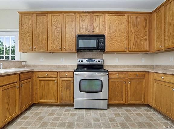 2nd image of 107 Zolder Ln