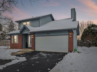 1556 Yew Ct, Gurnee, IL 60031